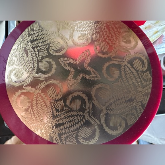 Bath & Body Works Luminous Glowtion Body Butter - Red New 6.5 oz - Picture 3 of 6